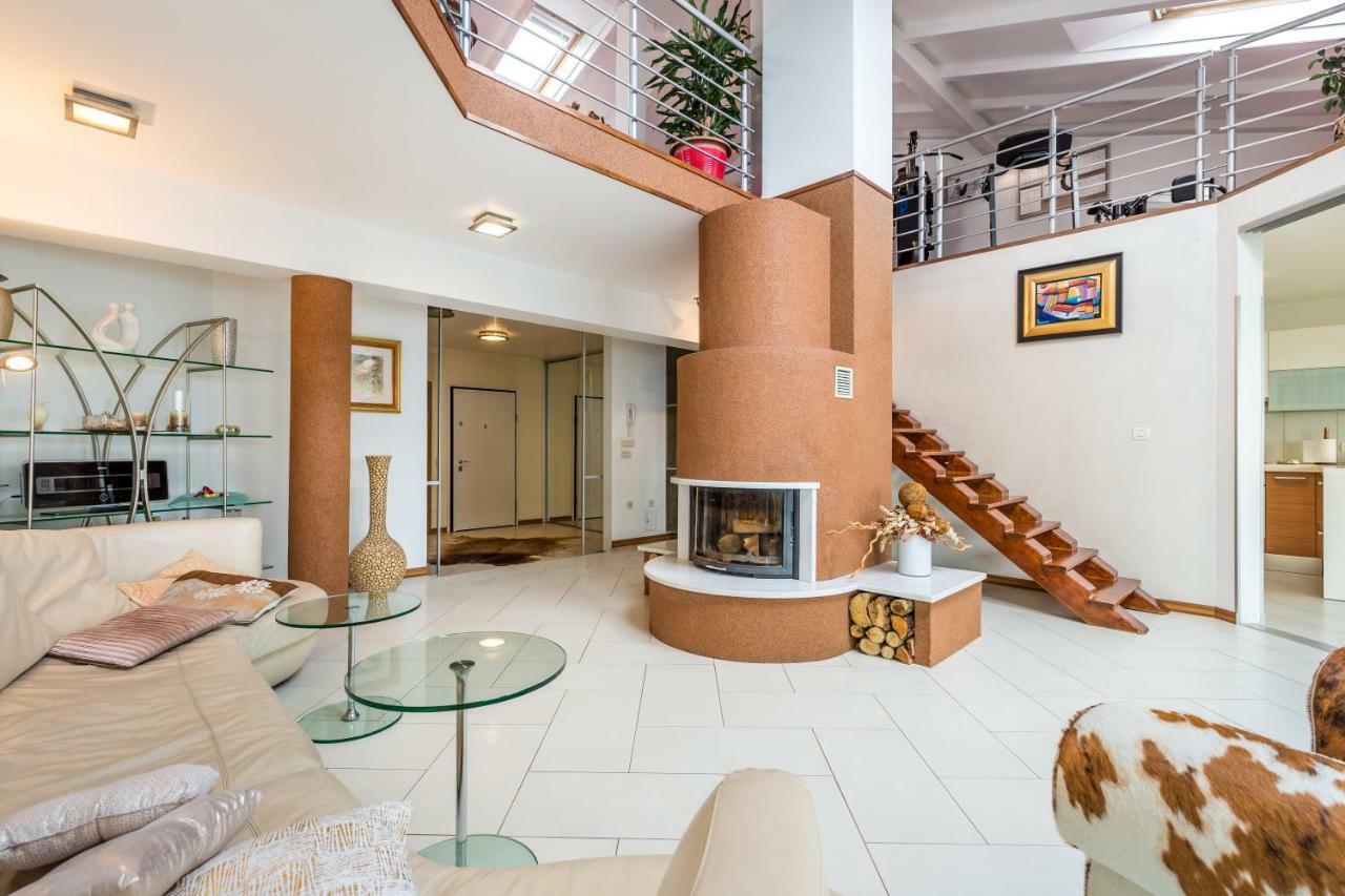 오파티아 Luxury Penthouse Prestige Near The Sea 아파트 외부 사진