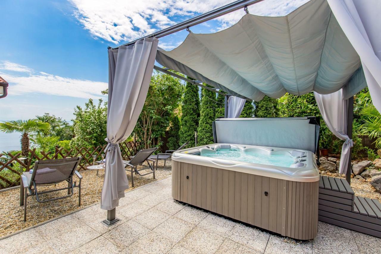 오파티아 Luxury Penthouse Prestige Near The Sea 아파트 외부 사진